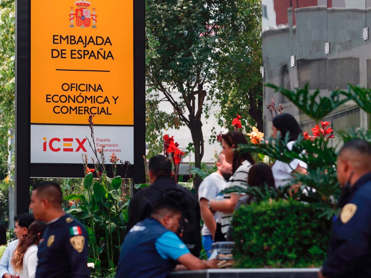 Asalta la embajada de España en México